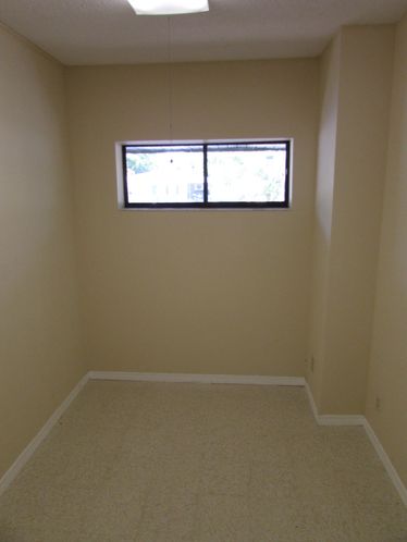 GREAT BUILDING TO BUY OR LEASE!: 1991 Hyde Park St, Sarasota, FL 34239